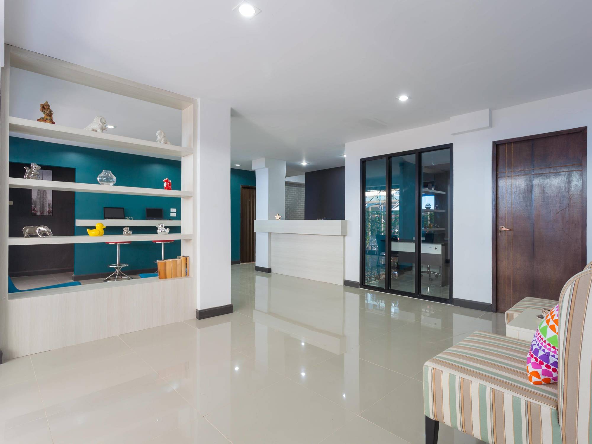 Simple Boutique Seabreeze Hotel Patong Exterior photo